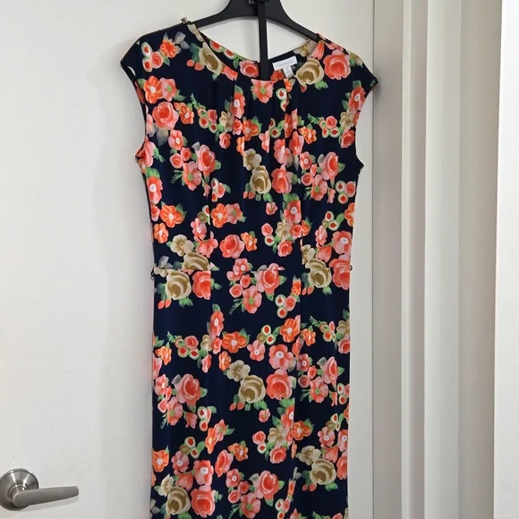 Dress - Picture 1 of 4